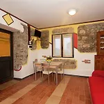 Appartamenti Residence Montebello, Relax Con Giardino E Piscina Apartman