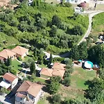 Appartamenti Residence Montebello, Relax Con Giardino E Piscina