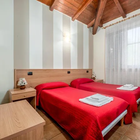 アパート Montebello, Relax Con Giardino E Piscina *