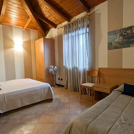 アパート Montebello, Relax Con Giardino E Piscina
