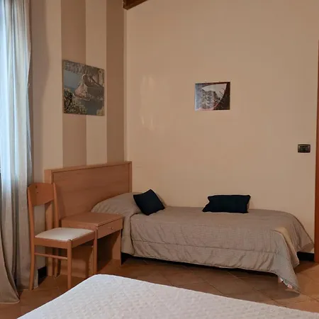 Montebello, Relax Con Giardino E Piscina