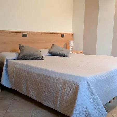 Montebello, Relax Con Giardino E Piscina *
