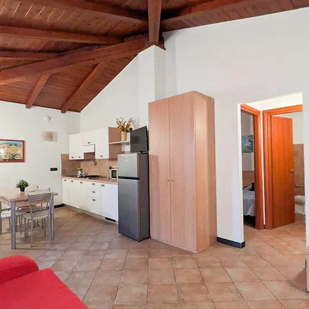Montebello, Relax Con Giardino E Piscina アパート