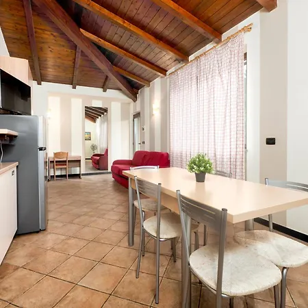 Montebello, Relax Con Giardino E Piscina アパート *