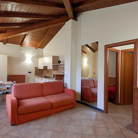 Montebello, Relax Con Giardino E Piscina Bolano
