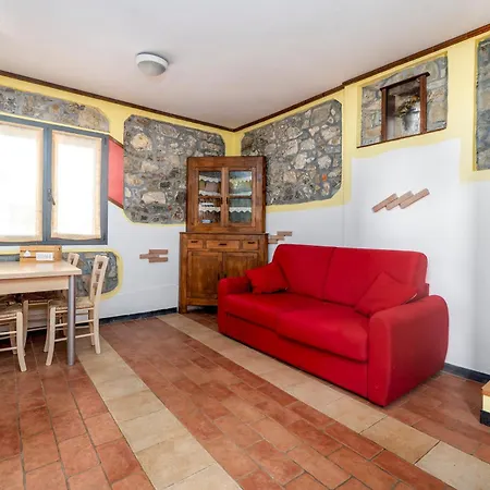 Montebello, Relax Con Giardino E Piscina アパート
