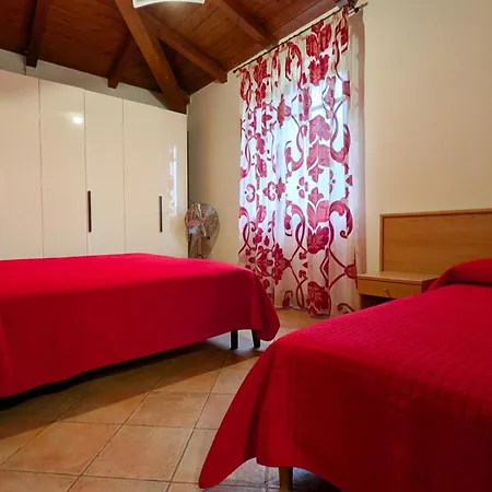 Montebello, Relax Con Giardino E Piscina アパート *