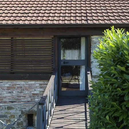 Montebello, Relax Con Giardino E Piscina アパート